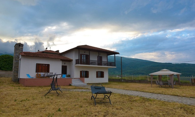 Tempi Villa | Holidays at your convenience. Holidays at home.