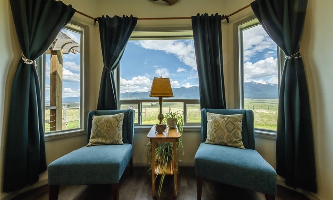 Eureka House | Hollenback Heights – 4 BDR w/Stunning Views! Quiet Retreat for the Whole Family