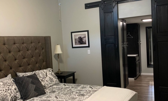 Vicksburg Apartment | Holley Rentals 1 bedroom sleeps 4