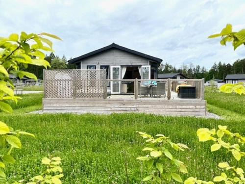 Ryther Cabin | Hollicarrs - Bumblebee Lodge