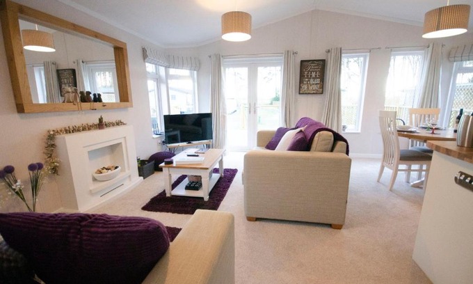 Ryther Cabin | Hollicarrs - Long Lane Lodge