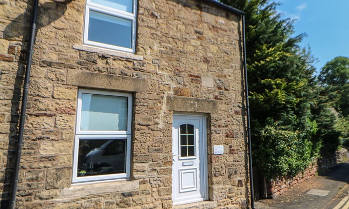 Haltwhistle Cottage | HOLLIE COTTAGE, pet friendly, with a garden in Haltwhistle