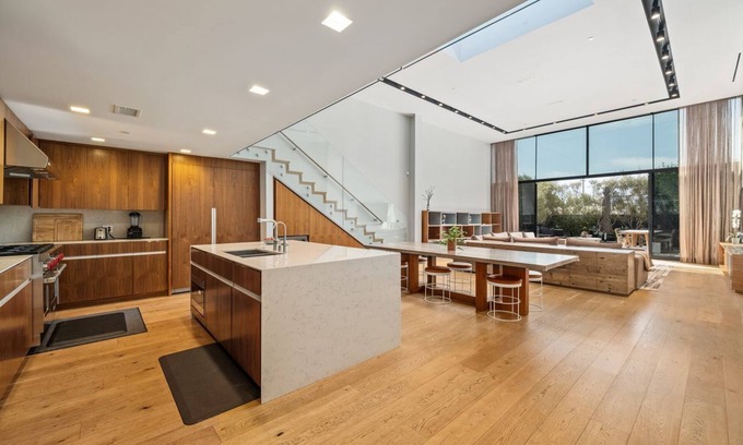 Ocean Park House | Hollister House l Urban Living w/Rooftop Terrace, Spa & Ocean Views