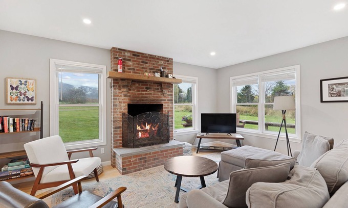Stowe Hollow House | Hollow House: 3 br w/fireplace, a/c, deck & garage!