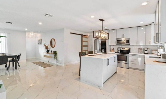 Imperial Point House | Holly Airbnb · Fenced Backyard and Private Pool | Close To Beach