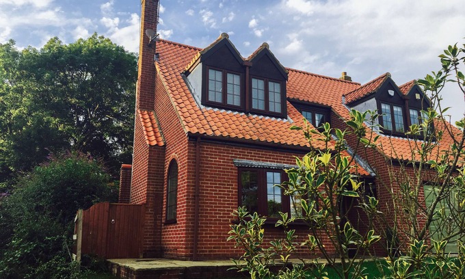 Beverley Cottage | HOLLY BANK, pet friendly, luxury holiday cottage in Beverley