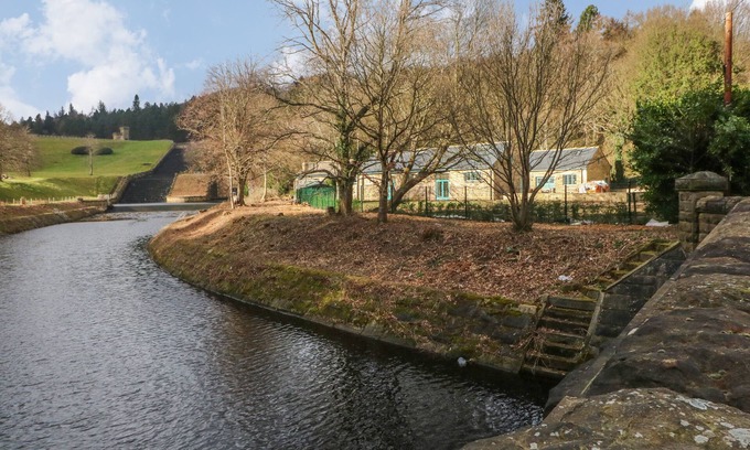 Hollow Meadows Cottage | Holly Cottage