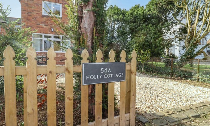 Clifford Chambers House | Holly Cottage