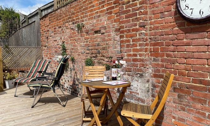 Framlingham Cottage | HOLLY COTTAGE, pet friendly, country holiday cottage in Framlingham