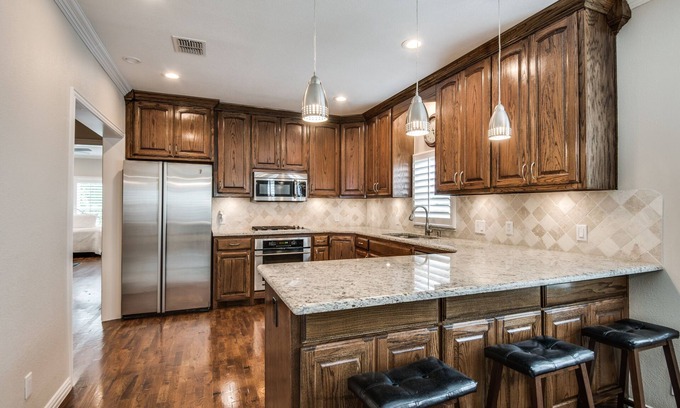 McKinney House | Holly House - 3 short blocks from Downtown McKinney TX