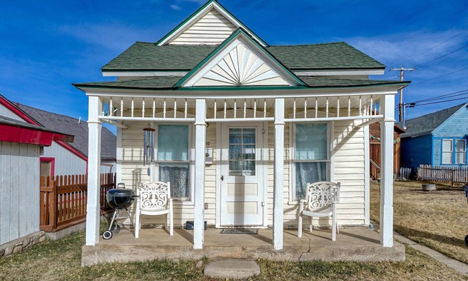 Leadville North Cottage | Holly House - Affordable/clean comfort in town! Walk everywhere!