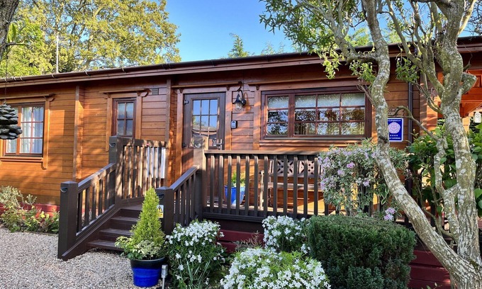 Heacham Cabin | Holly Lodge, Cedar Springs, Heacham. 5 Mins Walk to Beach