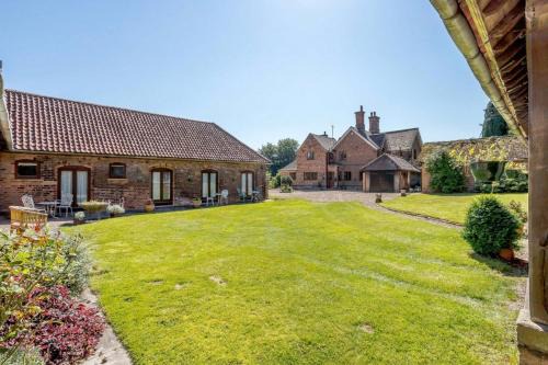 Ravenshead House | Holly Lodge Country Guest House