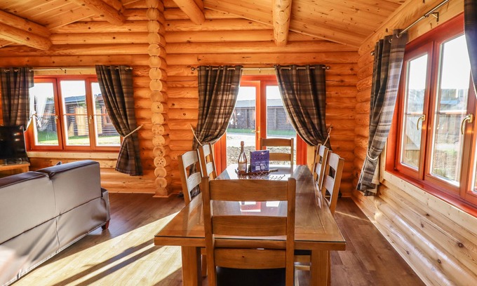 Greetham Cottage | Holly Lodge