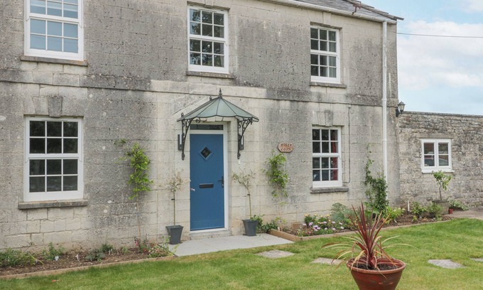 Langport House | HOLLY LODGE, pet friendly, character holiday cottage in Langport