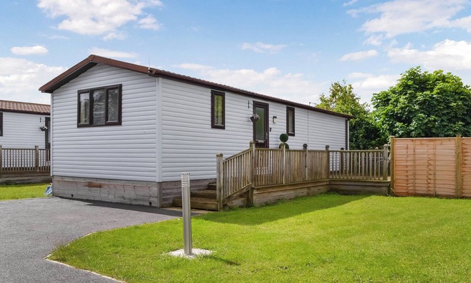 Fangfoss Cottage | Holly Lodge - UK47485