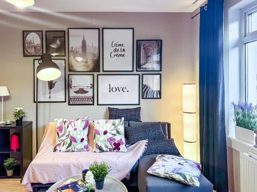 Clydebank Apartment | Holly street house with Separate Entrance,Glasgow edge