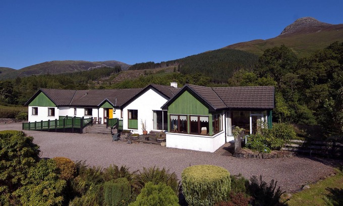 Glencoe Cottage | Holly Tree Cottage Glencoe - modern accommodation | exclusive riverside location