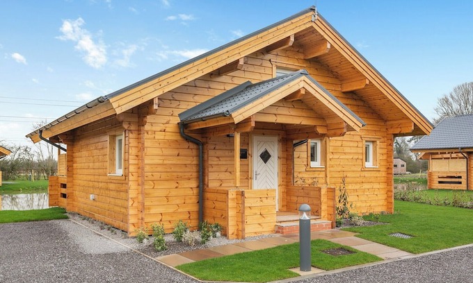 York Ski Chalet | Holly Tree Lodge Accessible PF