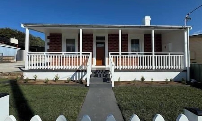 Cooma House | Hollyberry House Wellness BnB
