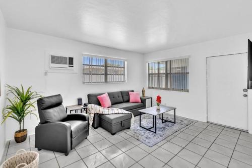 Royal Poinciana House | Hollywood Beach 1br In Gated Property King Bed!