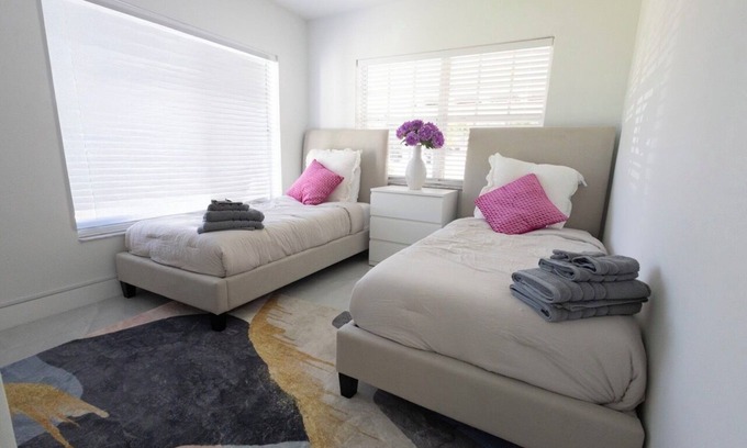 Royal Poinciana House | Hollywood Beach house Oasis