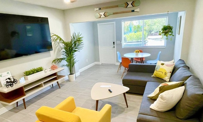 Highland Garden House | 🎸 🎸Hollywood Florida! Great Location Close to Beach 🏖