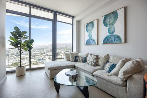 Hollywood Apartment | Hollywood Heights - High-Rise with Panoramic Views