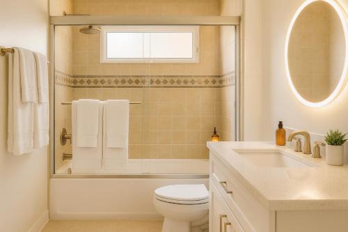 West Hollywood Apartment | Hollywood Hills 2BR Gem - Close to Griffith Park & Melrose