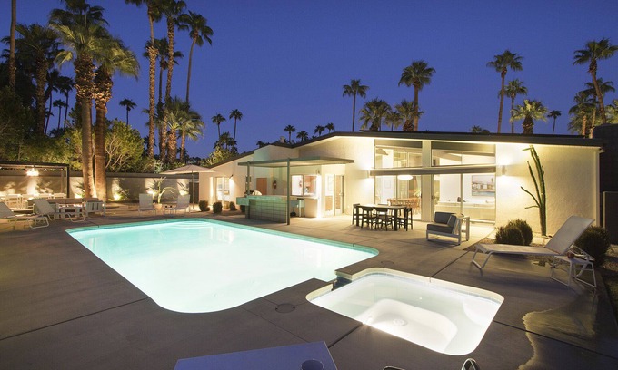 Palm Springs House | Hollywood History! Views-Saltwater Pool & Spa! Vista Las Palmas walk to downtown