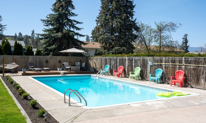 Rutland House | Hollywood Holiday House - Family and Pet Friendly - Pool open May 15