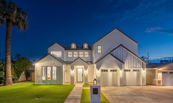 Arcadia Lite Villa | Hollywood Theme Luxe with Camelback Views