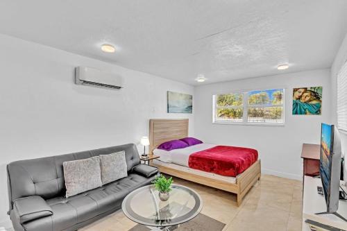 Royal Poinciana Apartment | Hollywood Vacation Mins To Beach & Hard Rock #193