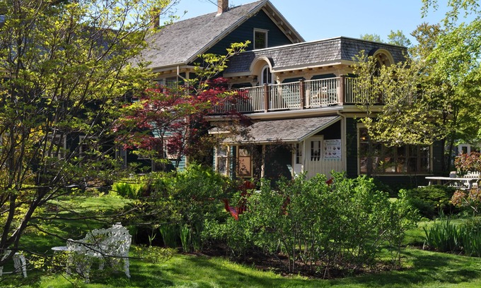 Summerside Hotel | Holman's Heritage Suites