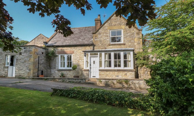 Great Longstone Cottage | HOLMEFIELD, pet friendly, character holiday cottage in Bakewell