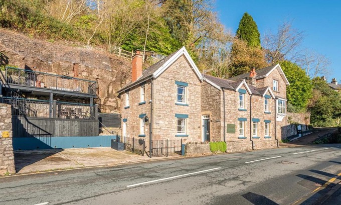 Tintern House | Holmleigh cottage