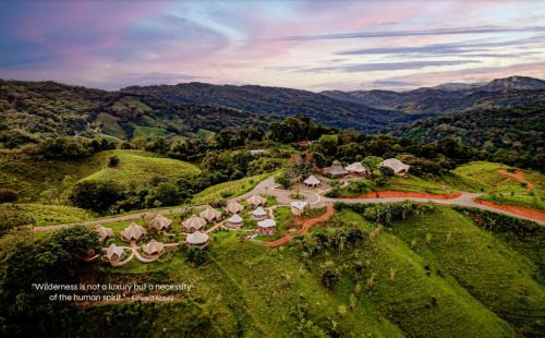 Dominical Hotel | Holos Retreat Center: The Entire Ridge Basecamp
