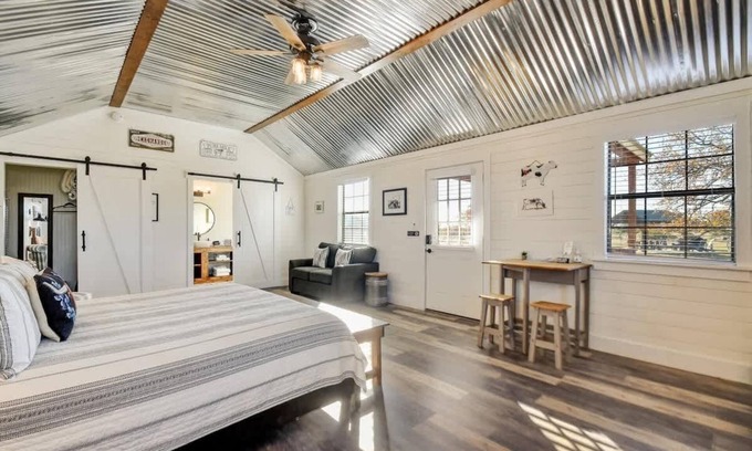 Fredericksburg House | Holy Cow Cottage w/Amazing Hill Country Views