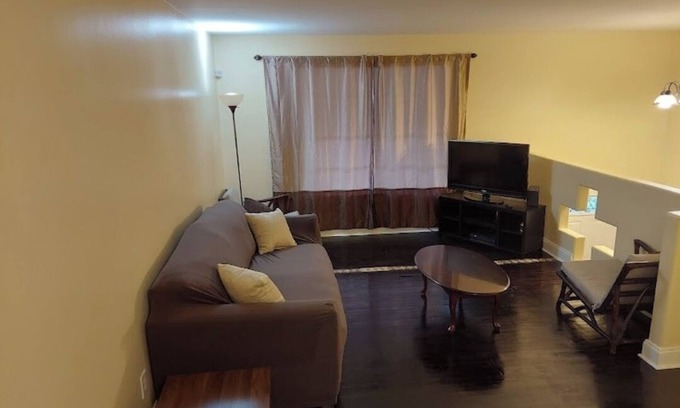 Morrow House | Holy Home 3-bedroom with AC and WiFi. Bless you in Morrow. Peace & a low price.