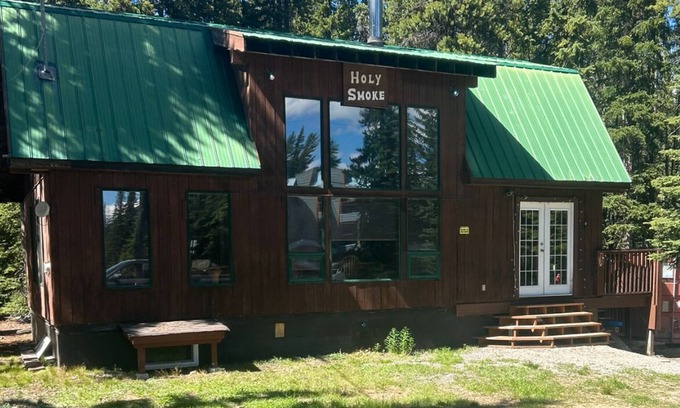 Okanagan-Similkameen Cabin | Holy Smoke Ski-in/out 5 Bed Rm 9 Beds w HOT TUB Cabin at Apex