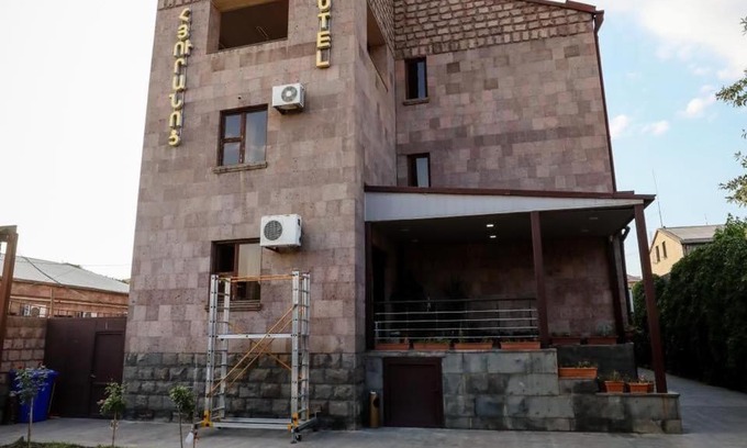 Erebuni Hotel | Holywood