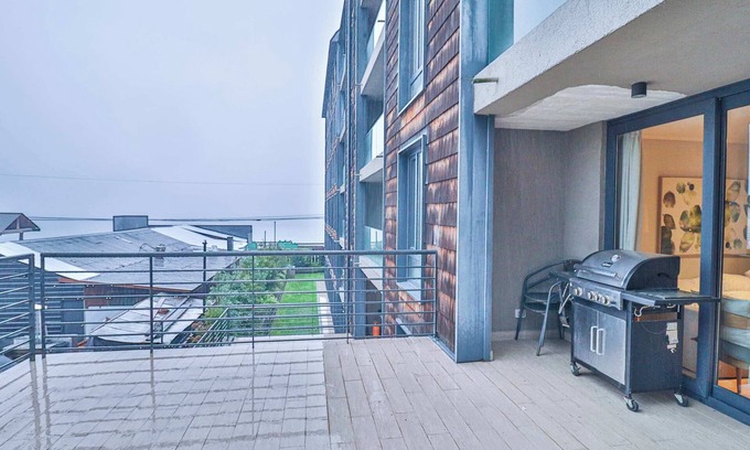 Puerto Varas Apartment | HOM I Terraza con vista parcial al Lago
