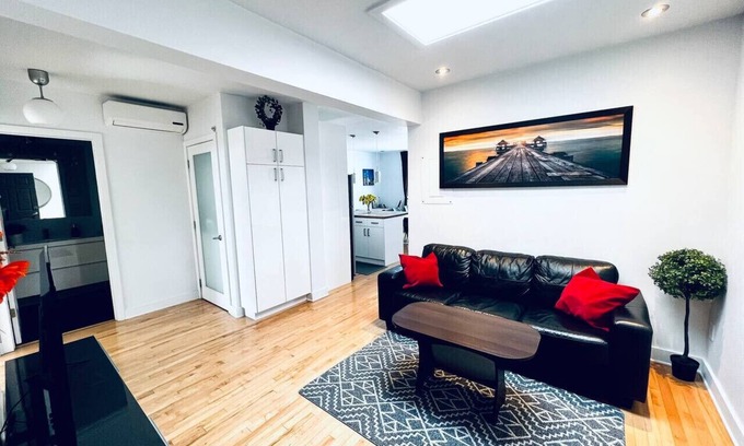 Viauville Apartment | Homa 2 | A haven of light | WiFi | Workdesk | AC
