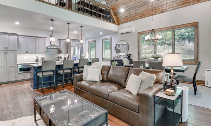 Glenville Cottage | Home 6 Mi to Ski Sapphire Valley: Bring Your Pups!