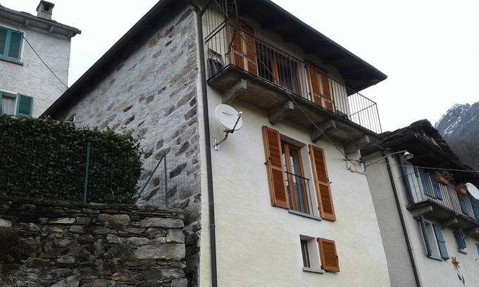 Spoccia House | Home - A HOLIDAY IMMERSED IN THE GREEN AND IN THE QUIET
