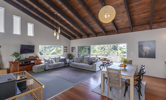 Paraparaumu House | Home amongst the native bush