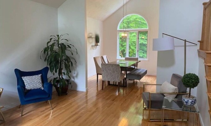 Cornwall House | Home amongst the trees-3 bed/3 bath modern stay!