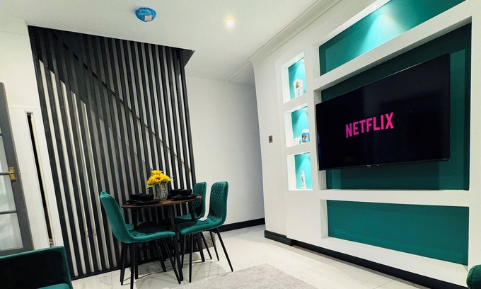 St. Thomas House | HOME AWAY 4BR LUXURY HOUSEnFAMILY FRUENDLY AND PET FRIENDLYnCITY CENTRE