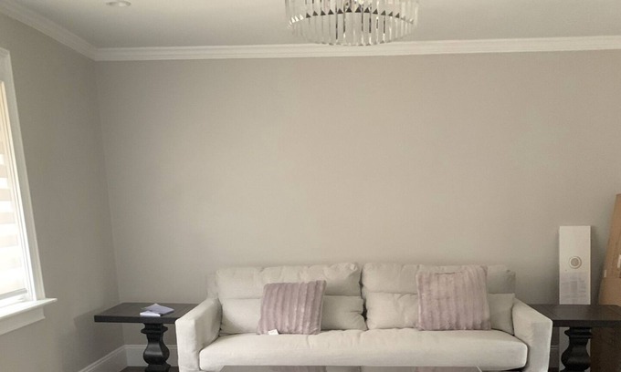 East Brunswick House | Home away from home. Modern aesthetic.Equipped luxury kitchen. Three full baths.