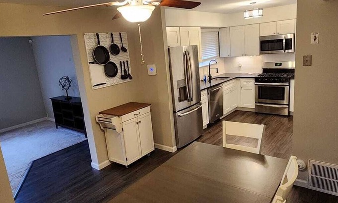 Central Islip House | Home Away From Home Luxe Condo